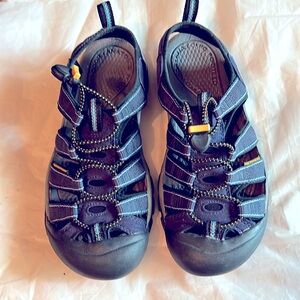 Keene Womens Size 7 Dark Blue like New Samdals